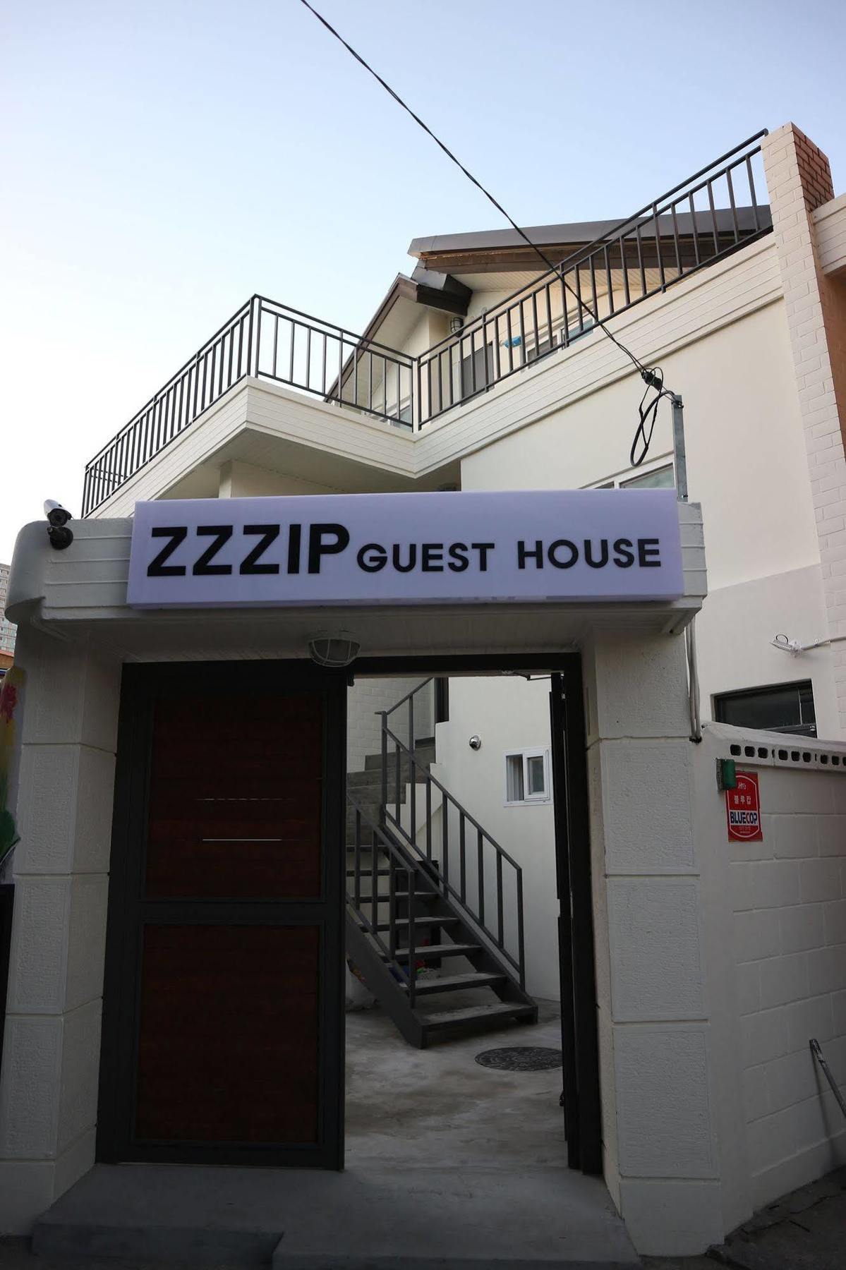 Zzzip Guesthouse In Hongdae Seoul Exterior photo